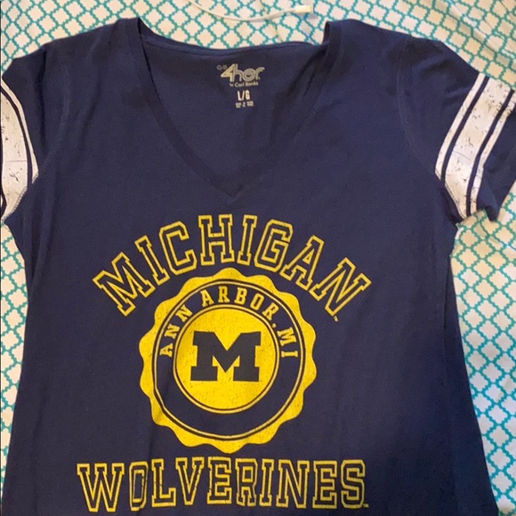 V-Neck Michigan Wolverines T shirt - Picture 1 of 2